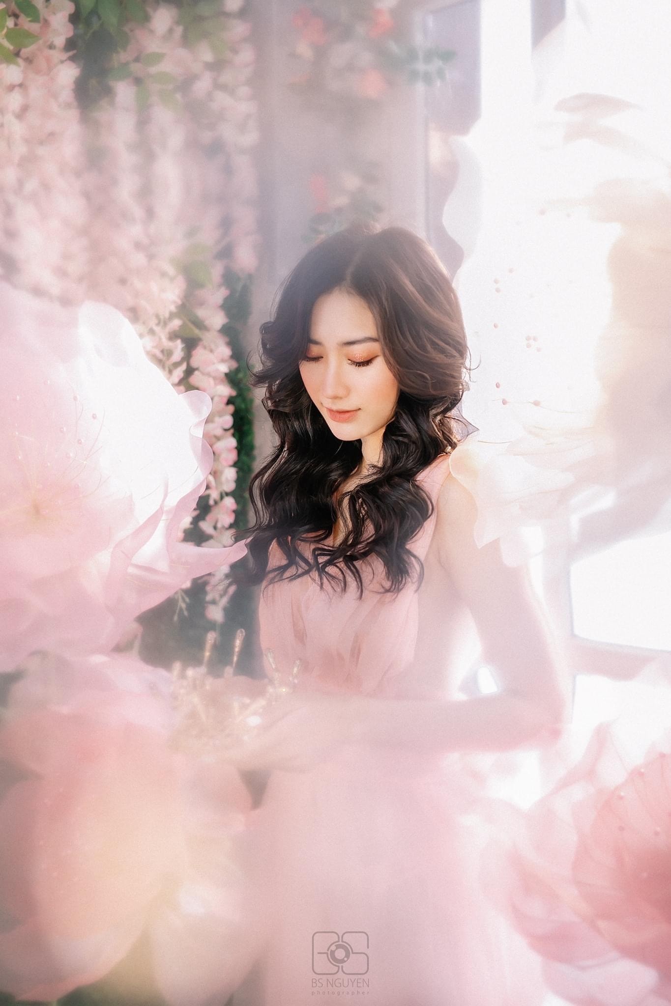 BỘ SƯU TẬP “ HỒNG THƠ NGÂY''